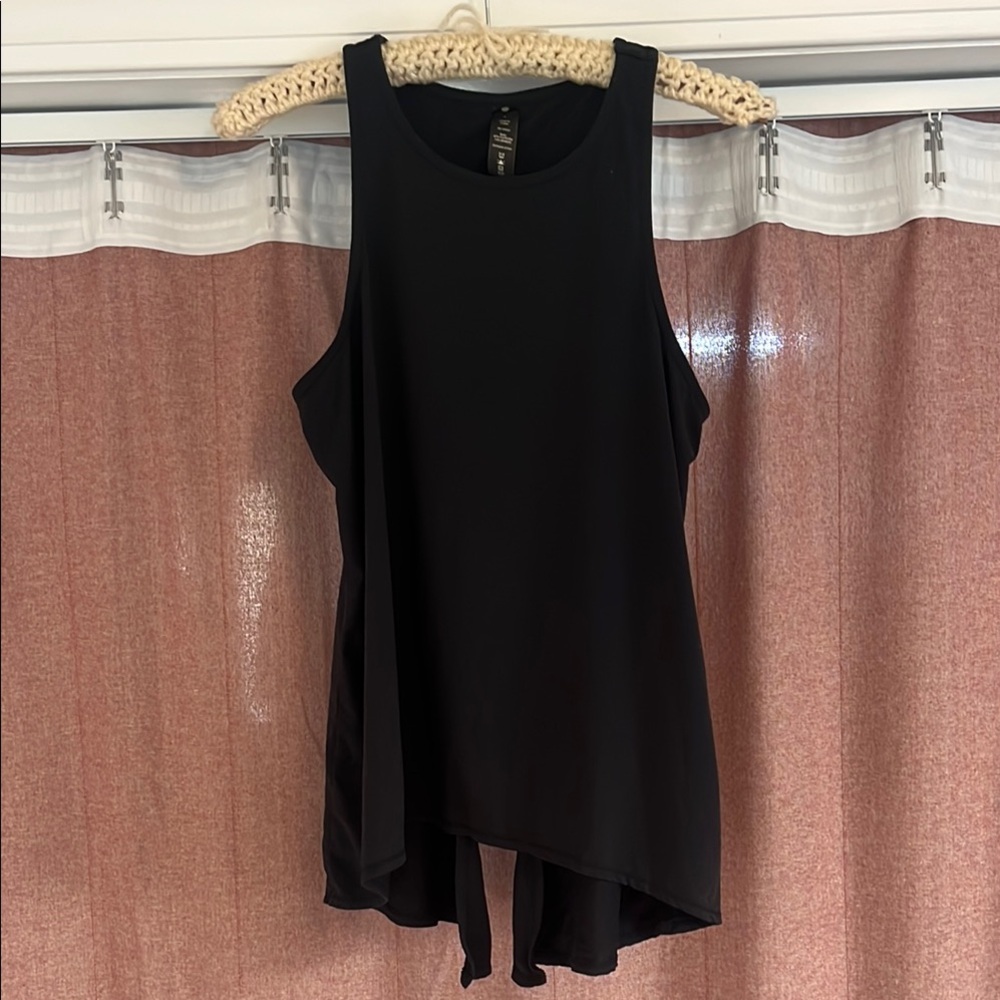 Yogalicious workout tank, size small, black